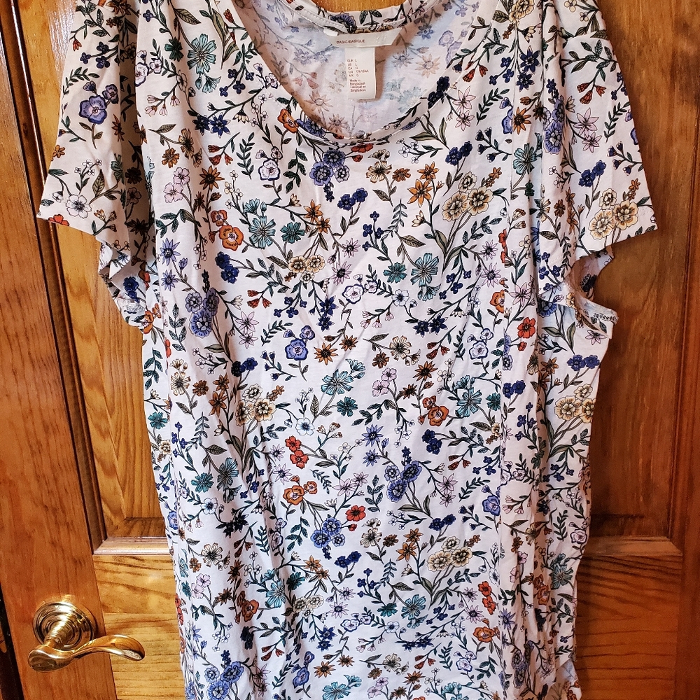 H&M, size Large, short sleeve flower tshirt